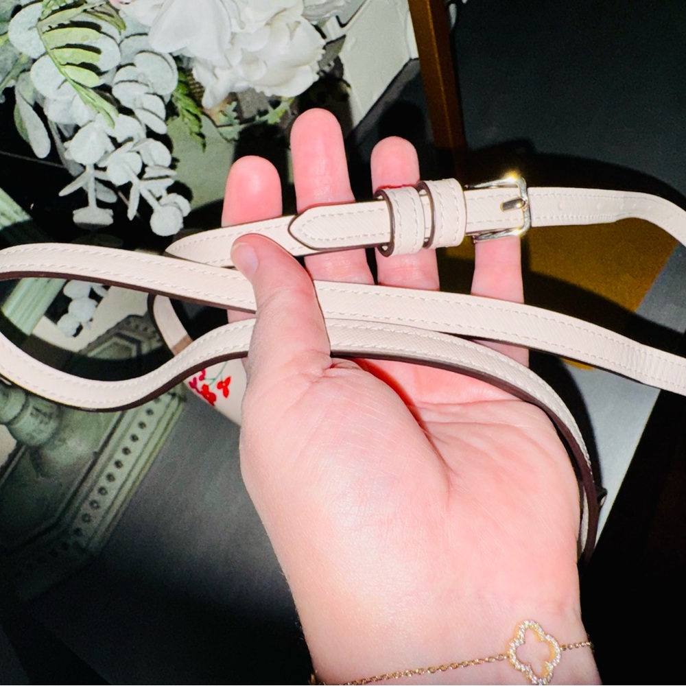 Kate Spade Perry White Leather Floral Crossbody Bag - EUC - Retails $239 - Picture 16 of 16